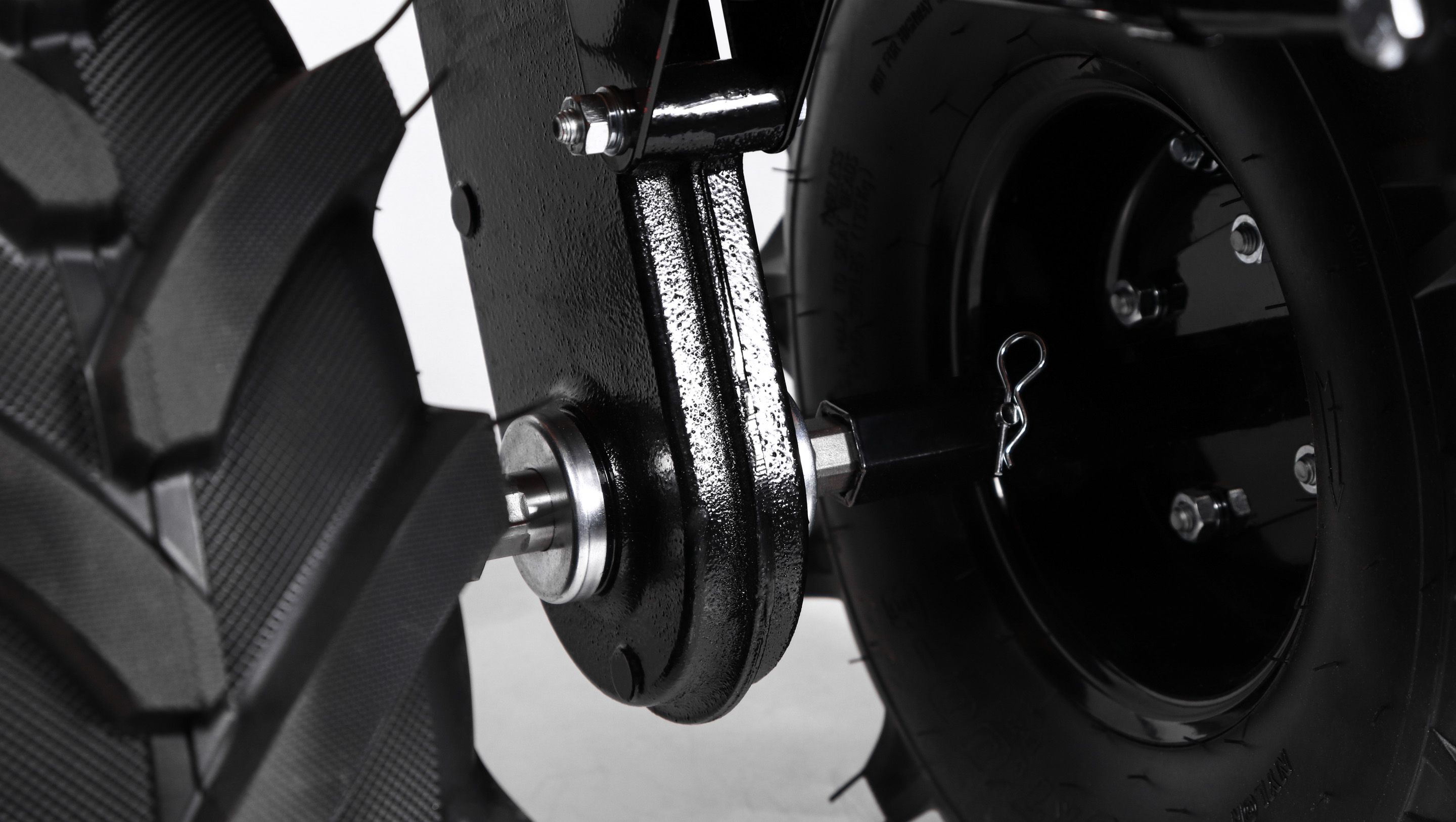 Бензиновый культиватор CHAMPION BC8738