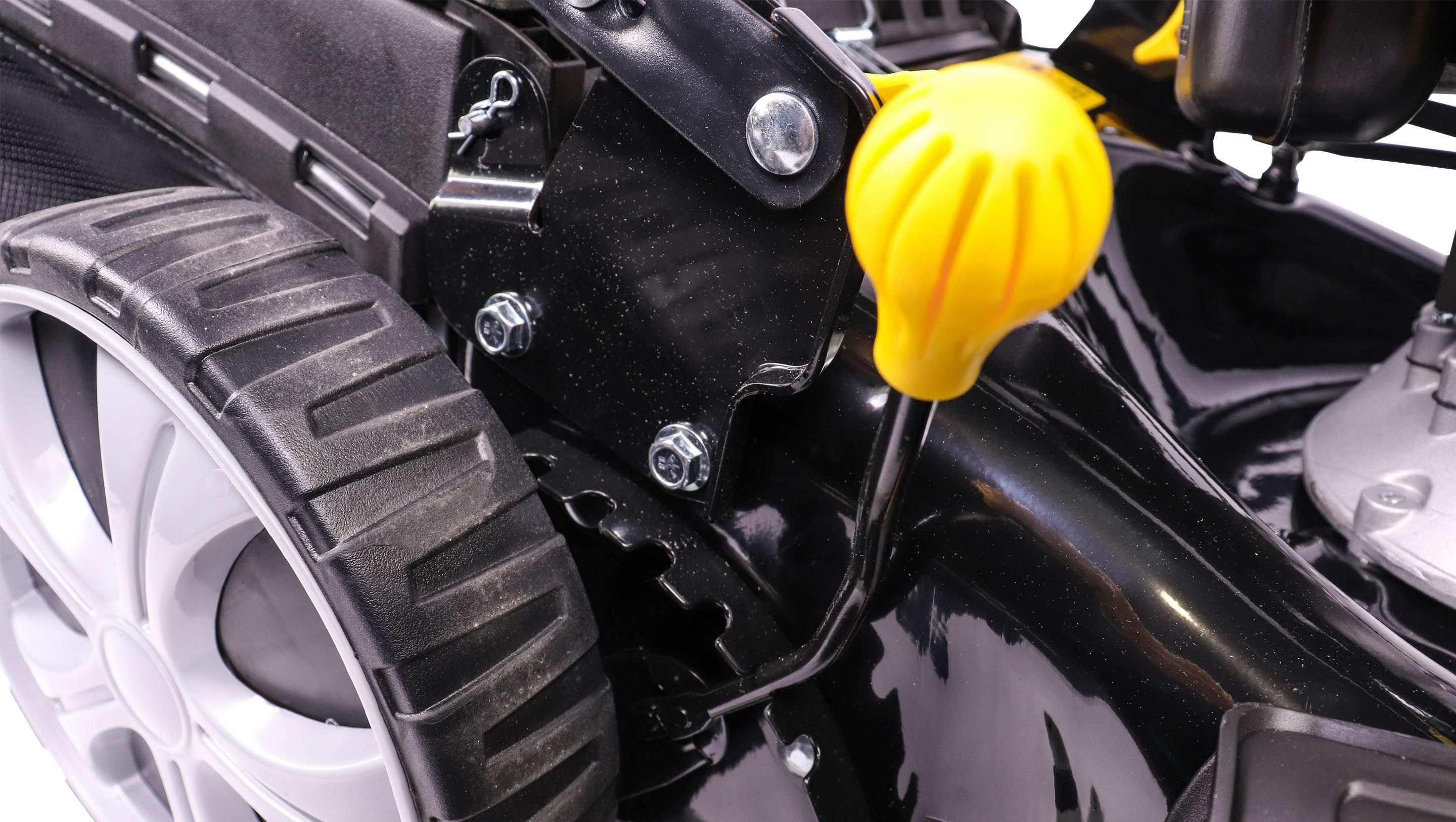 Бензиновая газонокосилка CHAMPION LM4627